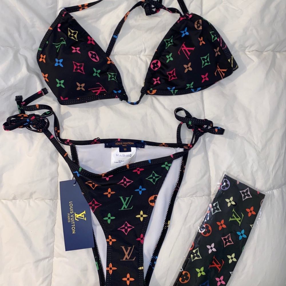 - Louis Vuitton ( Bikini )